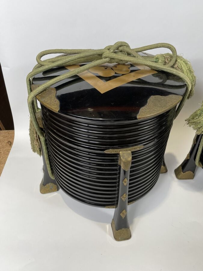 JAPON - XIXème/XXème siècle - Paire de deux boites hokai cylindriques en bois l…