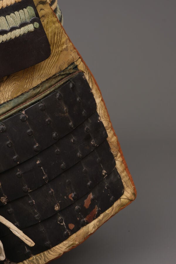 JAPON - XVIIIème - XIXème siècle - Belle armure de l'époque Edo, laquée noire :…