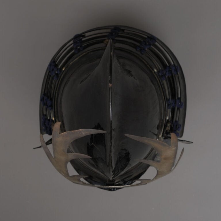 JAPON - XVIIIème - XIXème siècle - Belle armure de l'époque Edo, laquée noire :…