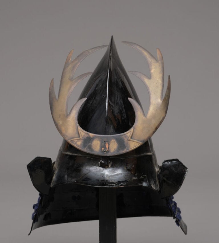 JAPON - XVIIIème - XIXème siècle - Belle armure de l'époque Edo, laquée noire :…