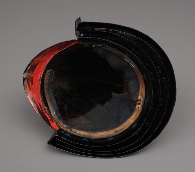 JAPON - XVIIIème - XIXème siècle - Belle armure de l'époque Edo, laquée noire :…
