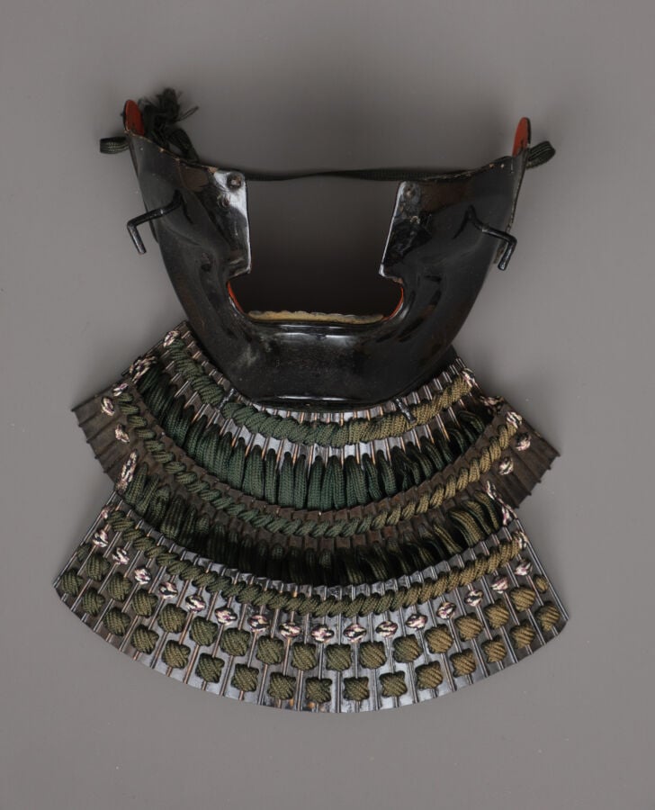 JAPON - XVIIIème - XIXème siècle - Belle armure de l'époque Edo, laquée noire :…