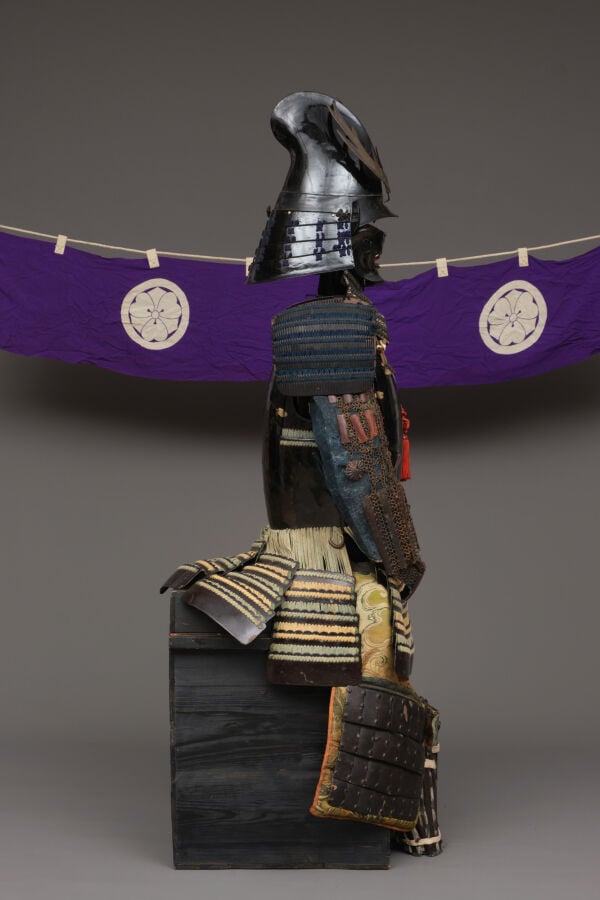 JAPON - XVIIIème - XIXème siècle - Belle armure de l'époque Edo, laquée noire :…