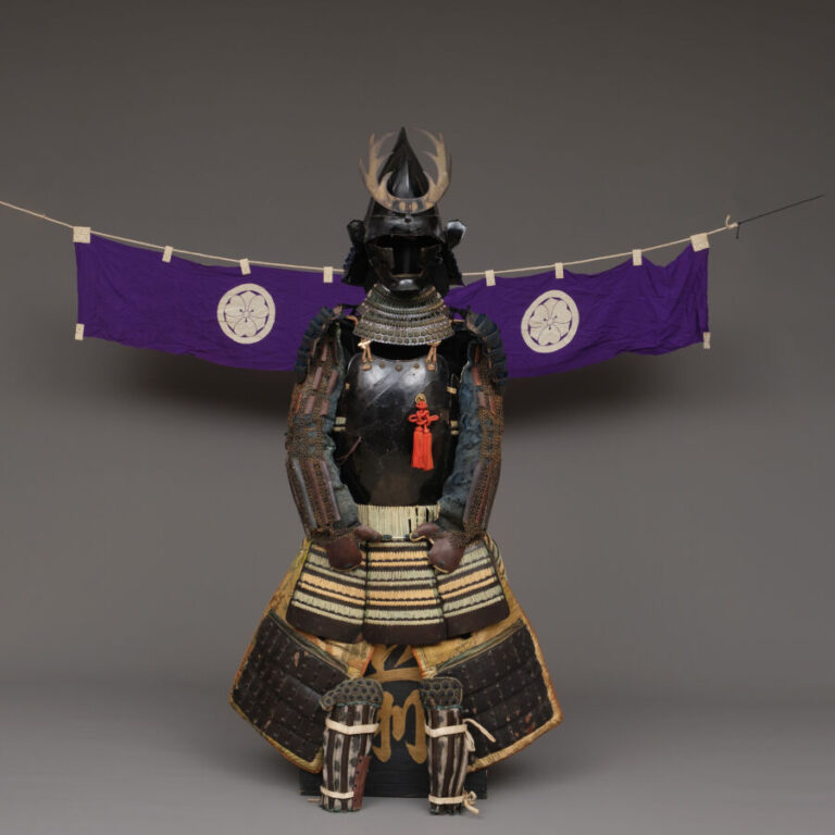JAPON - XVIIIème - XIXème siècle - Belle armure de l'époque Edo, laquée noire :…