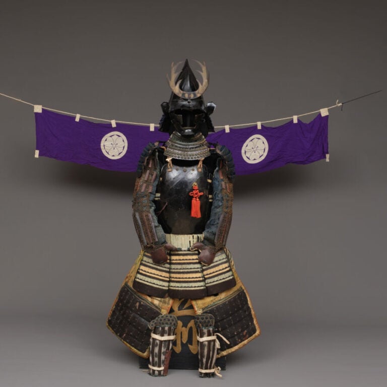 JAPON - XVIIIème - XIXème siècle - Belle armure de l'époque Edo, laquée noire :…