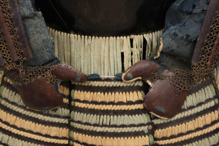 JAPON - XVIIIème - XIXème siècle - Belle armure de l'époque Edo, laquée noire :…