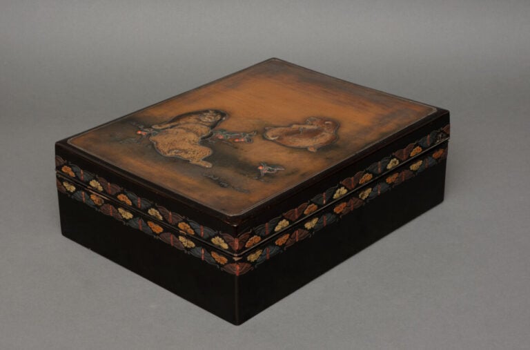 JAPON - XXème - Boîte à documents rectangulaire en bois laqué polychrome (ryôsh…