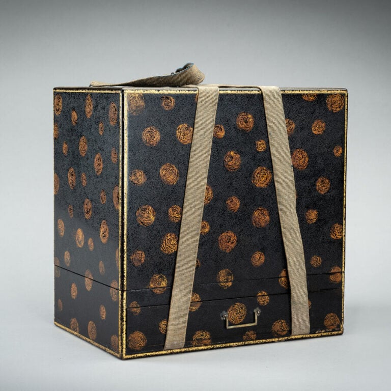 JAPON - XXème - Joli jûbako (nécessaire à pique-nique ) à 5 niveaux de forme re…