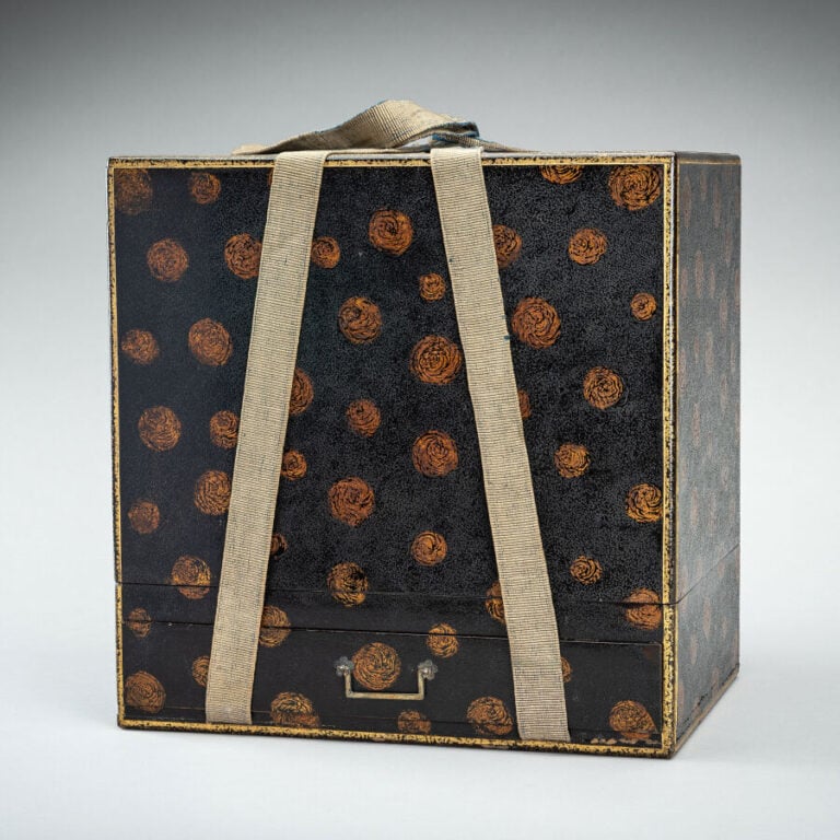 JAPON - XXème - Joli jûbako (nécessaire à pique-nique ) à 5 niveaux de forme re…