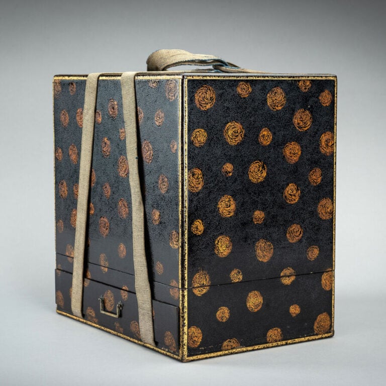 JAPON - XXème - Joli jûbako (nécessaire à pique-nique ) à 5 niveaux de forme re…