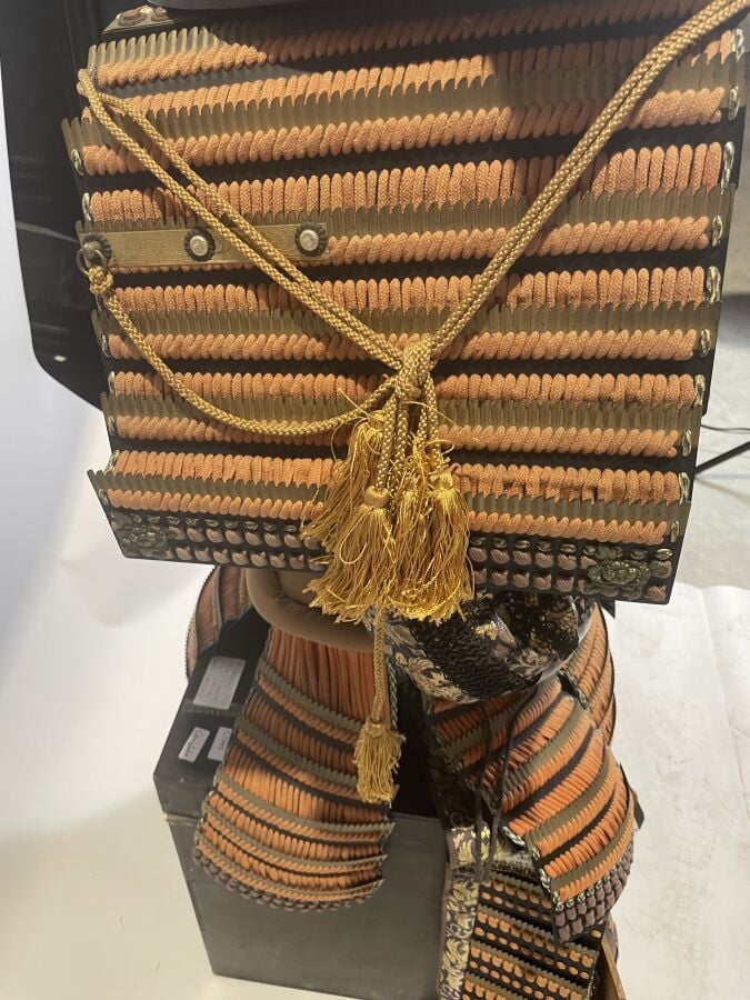 JAPON- XXème siècle - Armure de guerrier Japonais O'Yoroi en fer laqué noir à t…