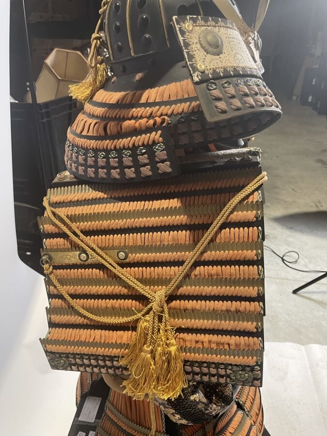 JAPON- XXème siècle - Armure de guerrier Japonais O'Yoroi en fer laqué noir à t…