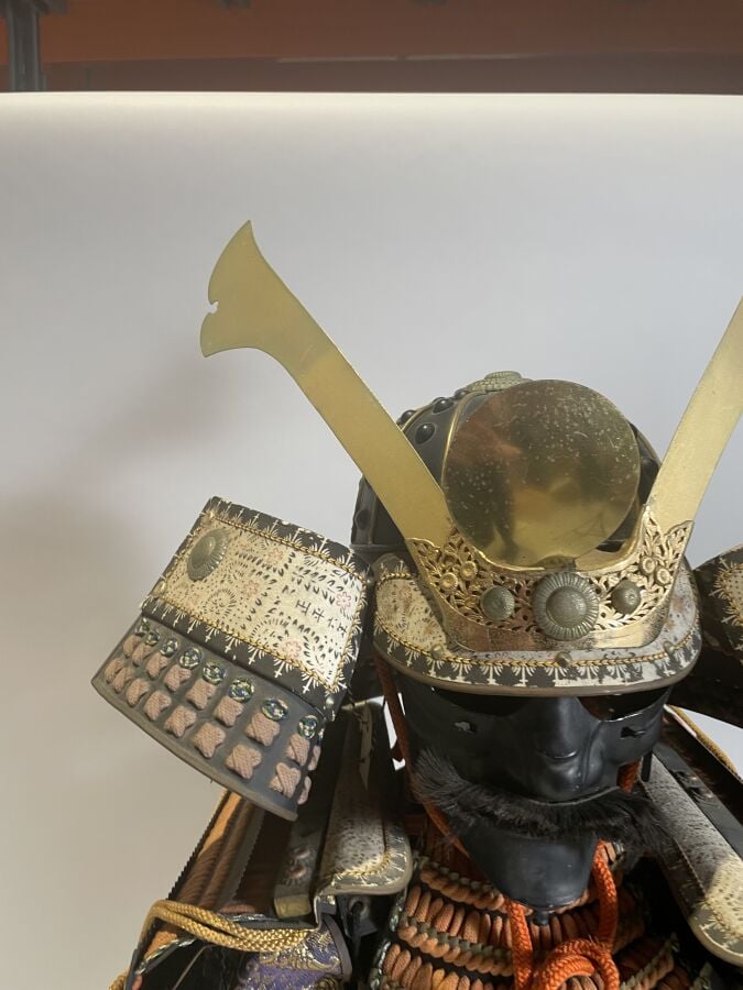 JAPON- XXème siècle - Armure de guerrier Japonais O'Yoroi en fer laqué noir à t…