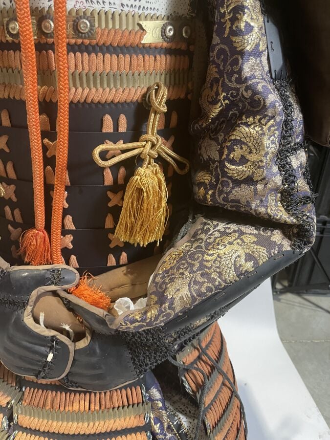 JAPON- XXème siècle - Armure de guerrier Japonais O'Yoroi en fer laqué noir à t…