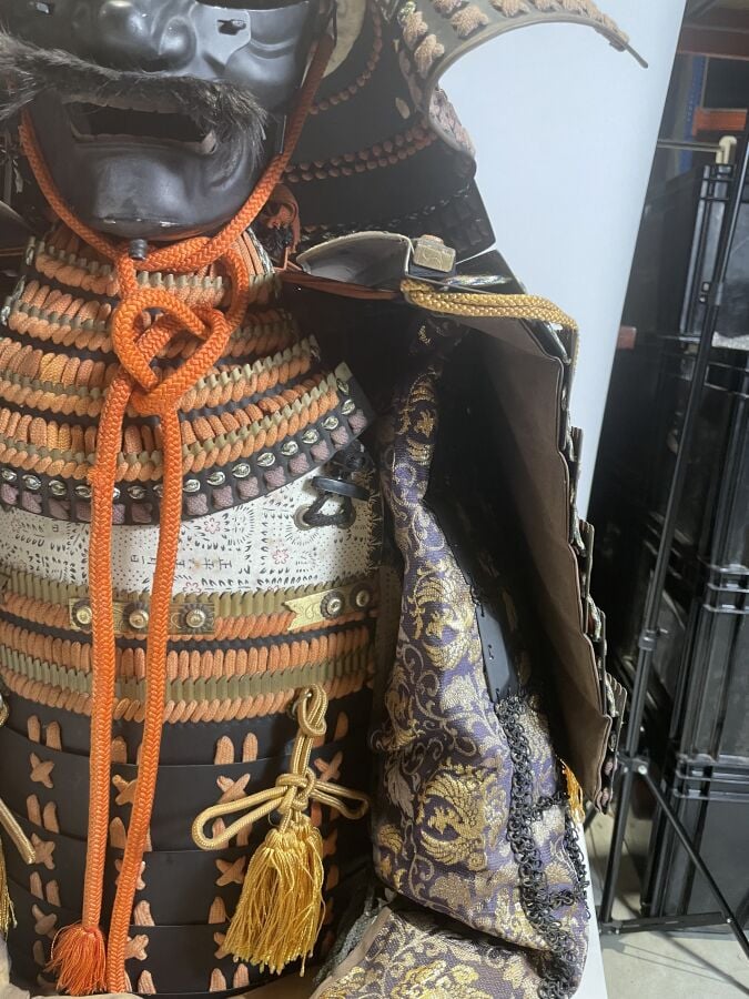 JAPON- XXème siècle - Armure de guerrier Japonais O'Yoroi en fer laqué noir à t…