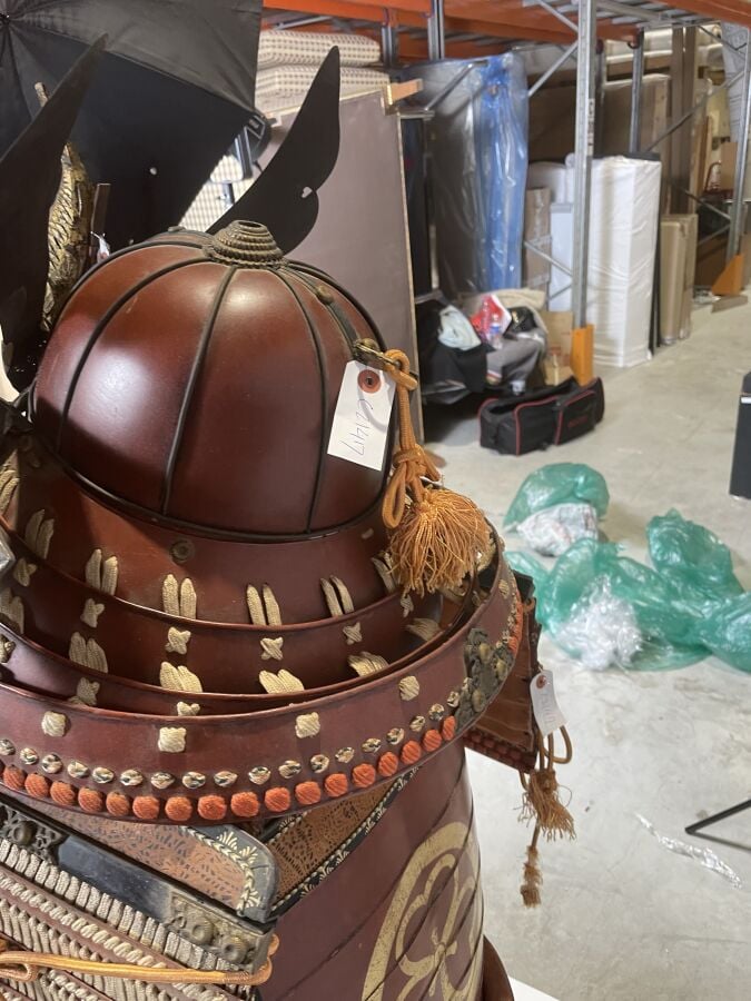 JAPON- XXème siècle - Armure de guerrier Japonais O'Yoroi en fer laqué rouge, à…