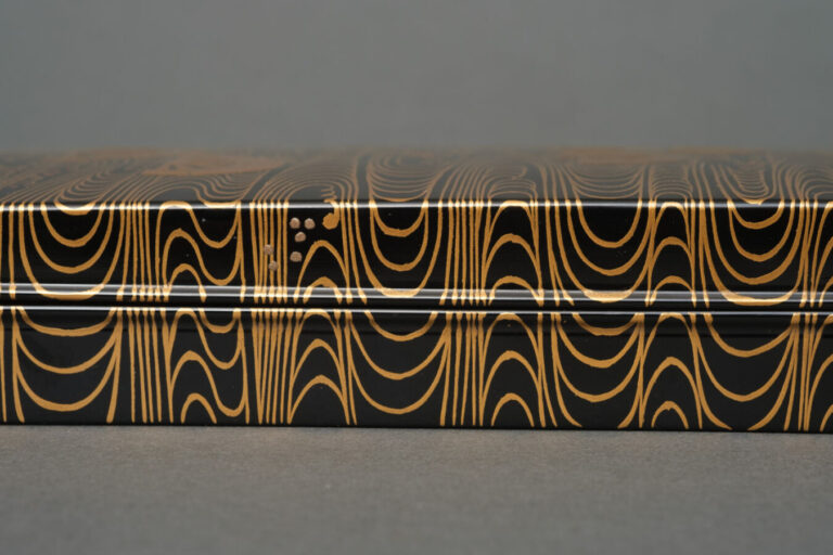 JAPON - XXème siècle - Boîte à écrire (Suzuri'bako) rectangulaire en laque noir…