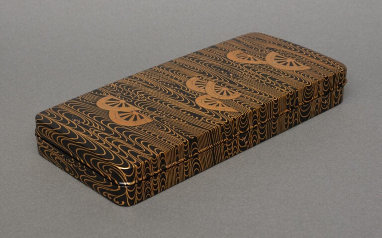 JAPON - XXème siècle - Boîte à écrire (Suzuri'bako) rectangulaire en laque noir…