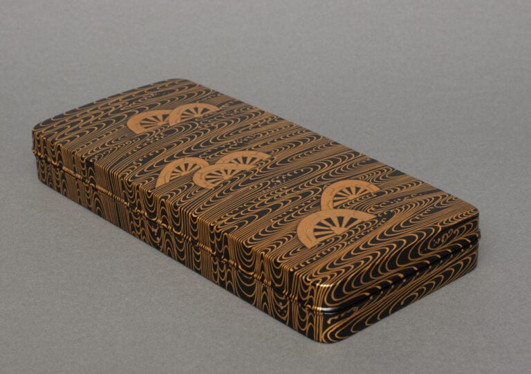 JAPON - XXème siècle - Boîte à écrire (Suzuri'bako) rectangulaire en laque noir…