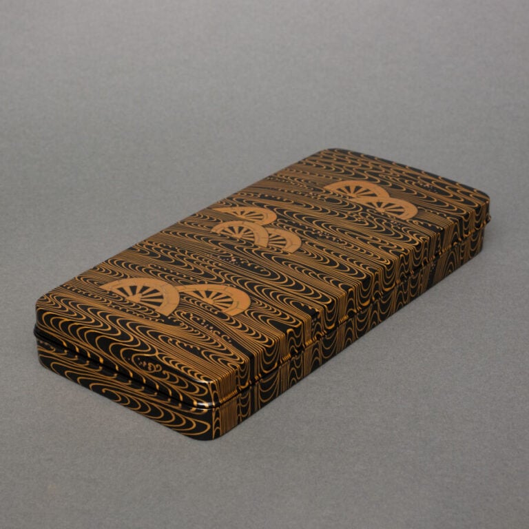 JAPON - XXème siècle - Boîte à écrire (Suzuri'bako) rectangulaire en laque noir…
