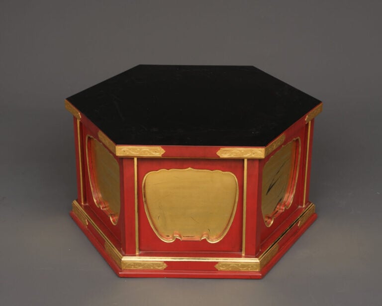 JAPON - XXème siècle - Cloche en alliage (dôbachi) positionnée au sommet d'un s…
