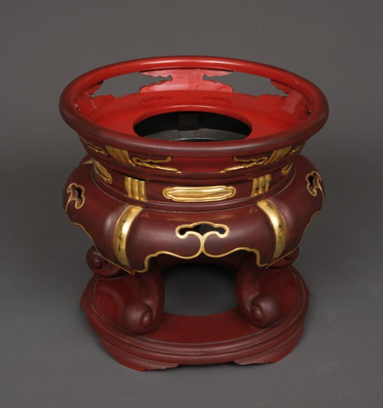 JAPON - XXème siècle - Cloche en alliage (dôbachi) positionnée au sommet d'un s…