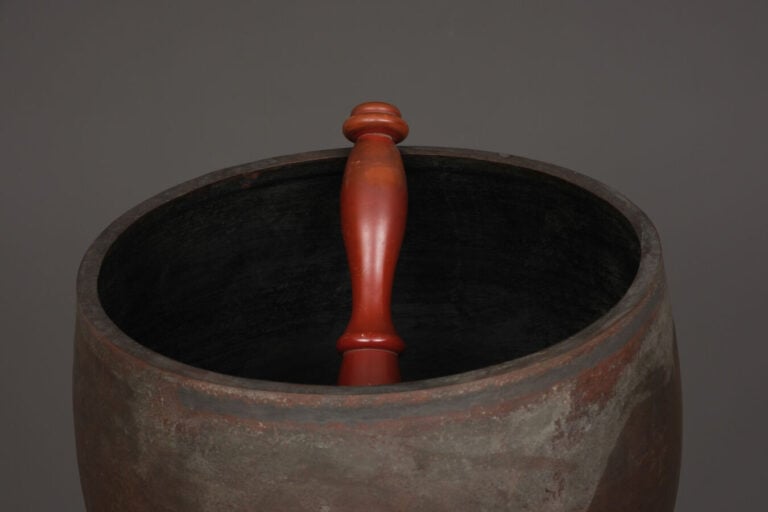 JAPON - XXème siècle - Cloche en alliage (dôbachi) positionnée au sommet d'un s…