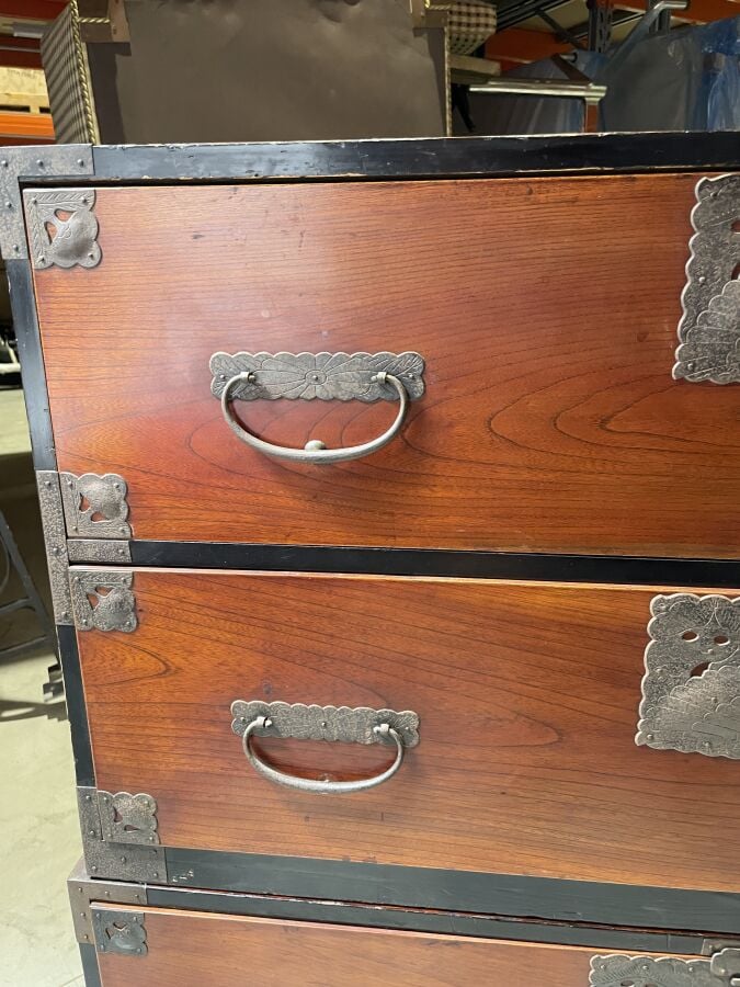 JAPON - XXème siècle - Ensemble de deux commodes associées modulables en bois v…