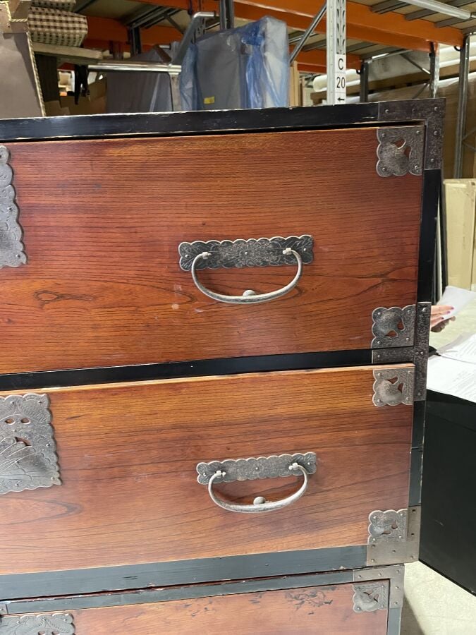 JAPON - XXème siècle - Ensemble de deux commodes associées modulables en bois v…