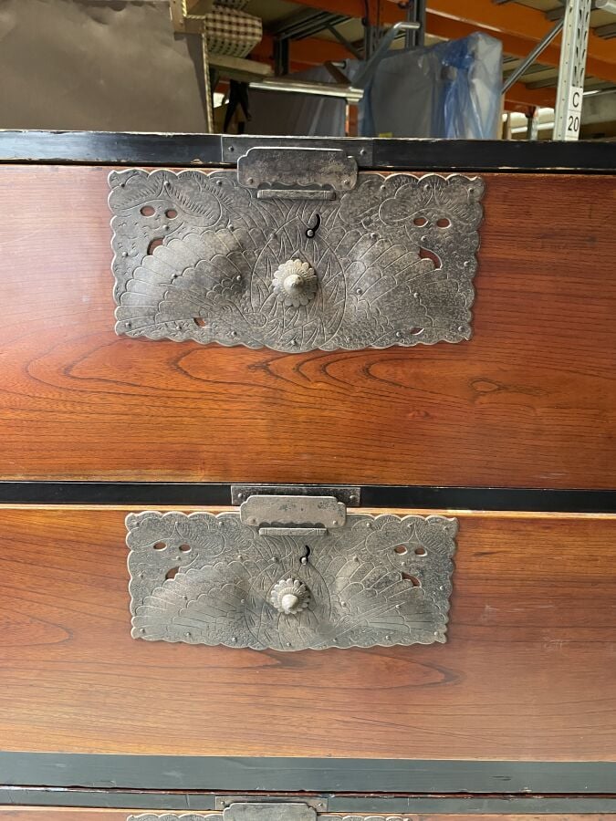 JAPON - XXème siècle - Ensemble de deux commodes associées modulables en bois v…