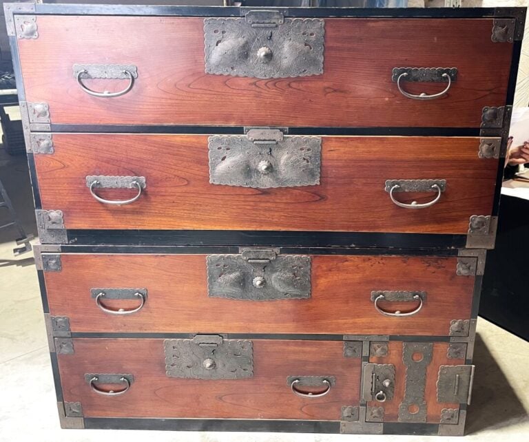 JAPON - XXème siècle - Ensemble de deux commodes associées modulables en bois v…