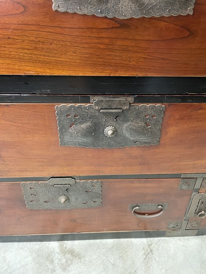 JAPON - XXème siècle - Ensemble de deux commodes associées modulables en bois v…