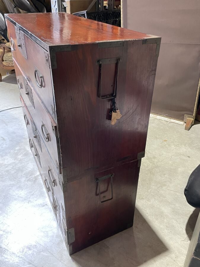 JAPON - XXème siècle - Ensemble de deux commodes associées modulables en bois v…
