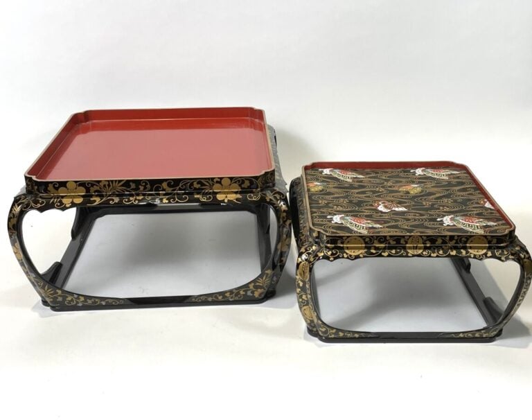 JAPON - XXème siècle - Ensemble de deux tables basses gigognes en bois laqué no…