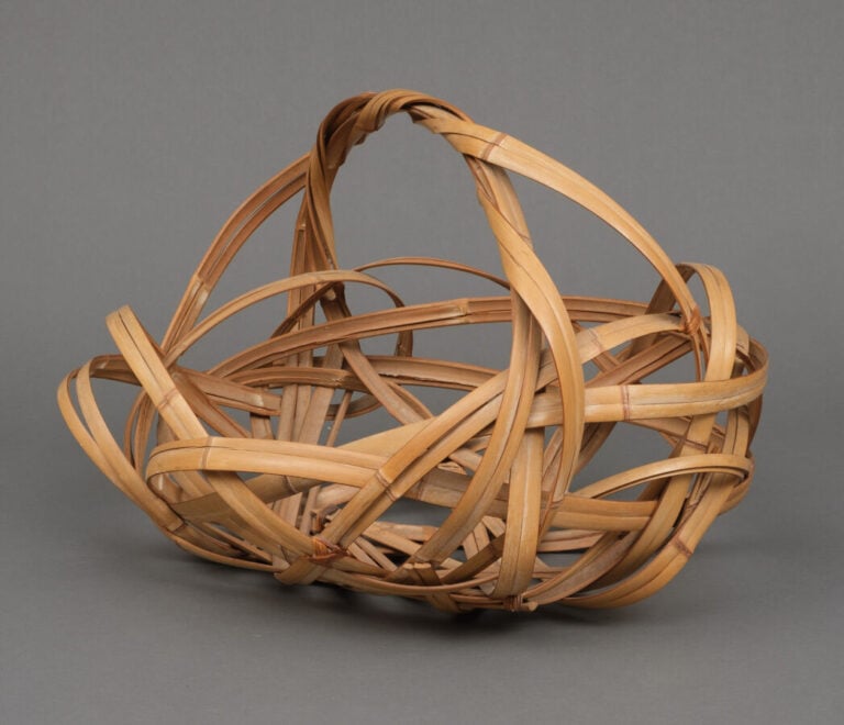 JAPON - XXème siècle - Grand panier pour arrangement de fleurs ikebana en bambo…