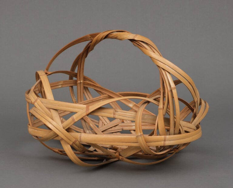 JAPON - XXème siècle - Grand panier pour arrangement de fleurs ikebana en bambo…
