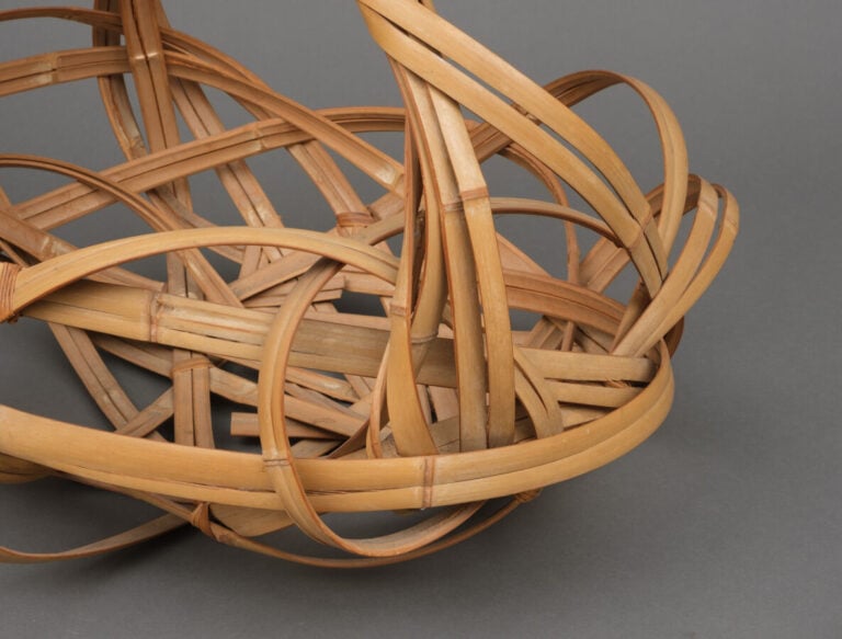 JAPON - XXème siècle - Grand panier pour arrangement de fleurs ikebana en bambo…