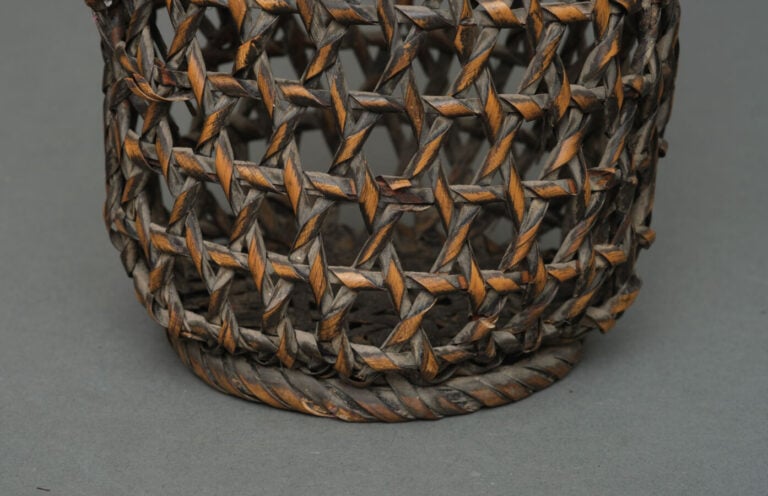 JAPON - XXème siècle - Grand panier pour arrangement floral ikebana en bambou t…