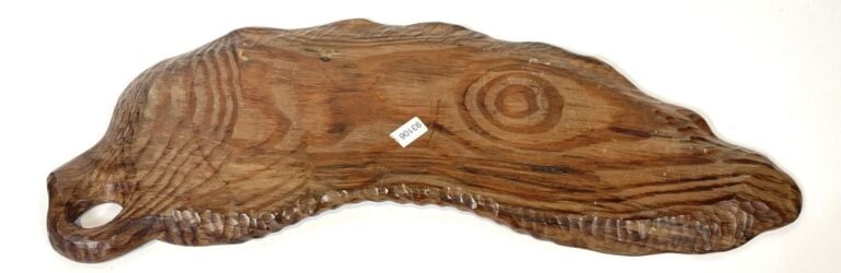 JAPON - XXème siècle - Grand plateau de bois en forme de feuille de bananier sc…