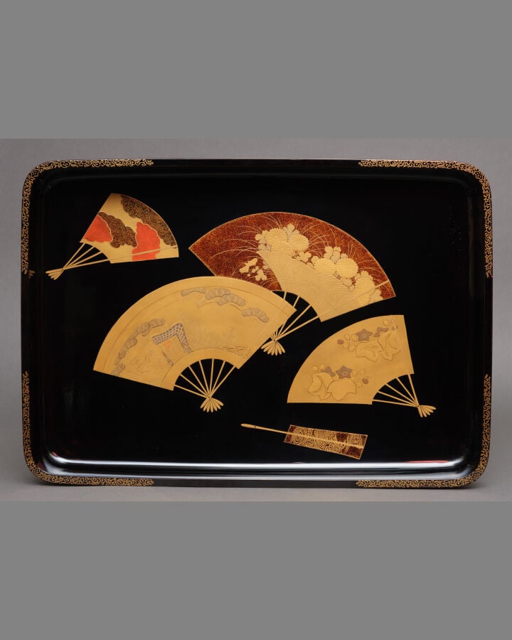 JAPON - XXème siècle - Grand plateau de présentation ( hirobuta) en laque noire…