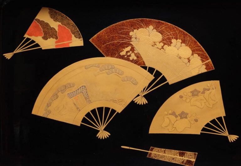 JAPON - XXème siècle - Grand plateau de présentation ( hirobuta) en laque noire…