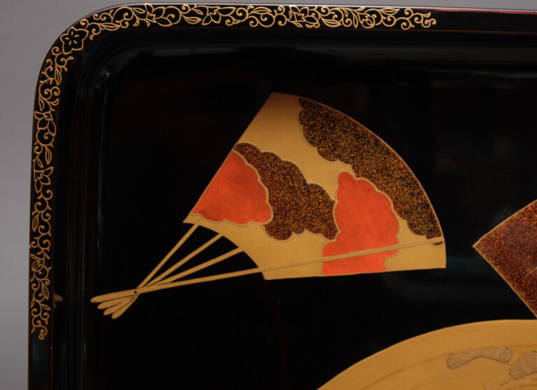 JAPON - XXème siècle - Grand plateau de présentation ( hirobuta) en laque noire…
