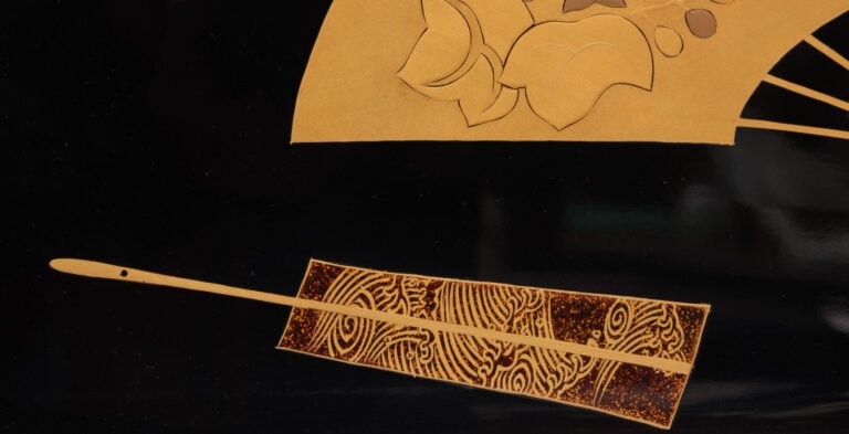 JAPON - XXème siècle - Grand plateau de présentation ( hirobuta) en laque noire…