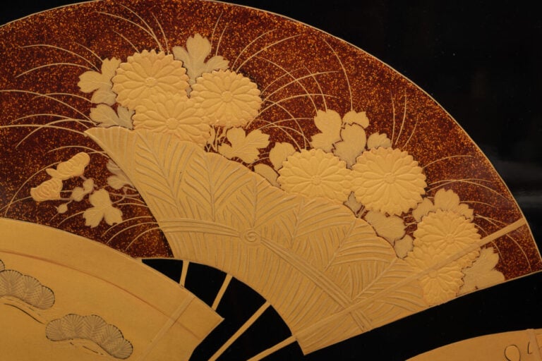JAPON - XXème siècle - Grand plateau de présentation ( hirobuta) en laque noire…