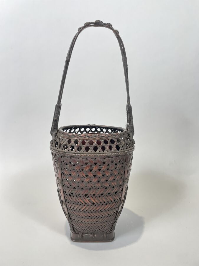 JAPON- XXème siècle - Joli panier pour arrangement floral ikebana en bambou bru…