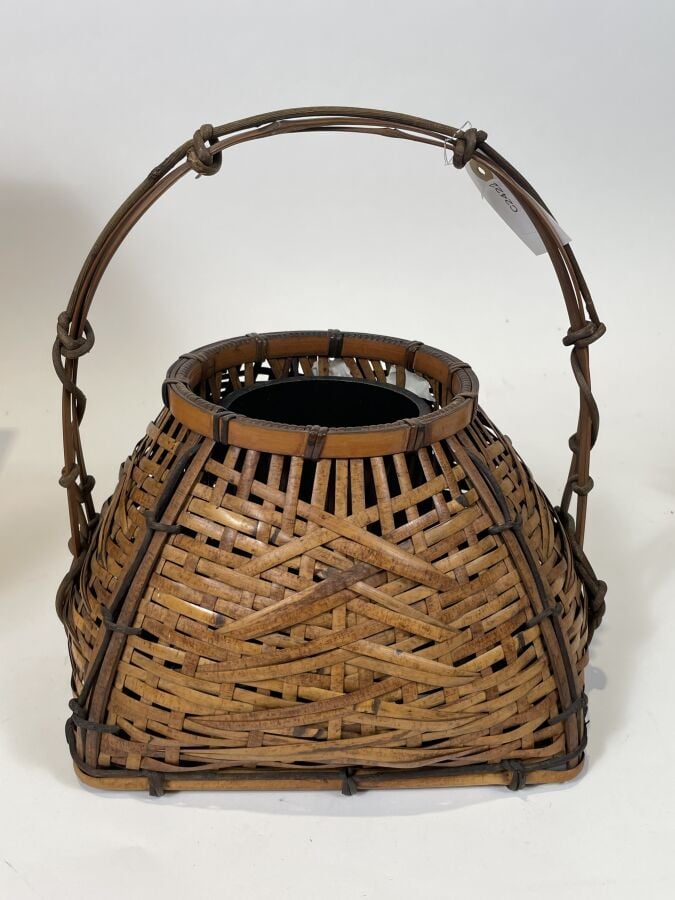 JAPON - XXème siècle - Joli panier pour arrangement floral ikebana en bambou tr…