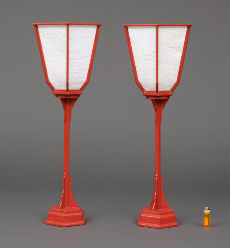 JAPON - XXème siècle - Paire de lanternes en laque rouge et papier blanc washi…