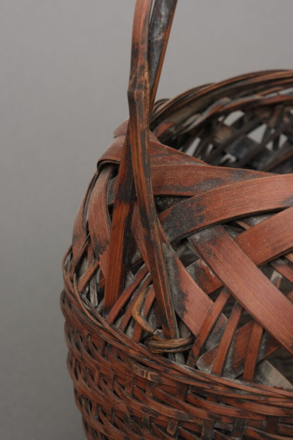 JAPON - XXème siècle - Panier globulaire pour arrangement floral ikebana en bam…