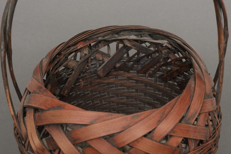 JAPON - XXème siècle - Panier globulaire pour arrangement floral ikebana en bam…