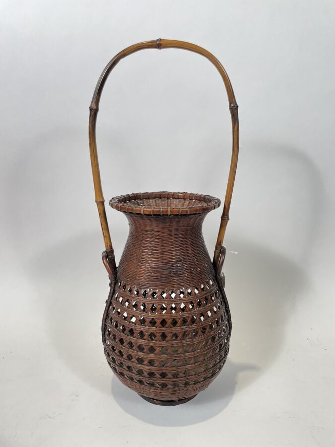 JAPON - XXème siècle - Panier ikebana de forme balustre pour arrangement floral…